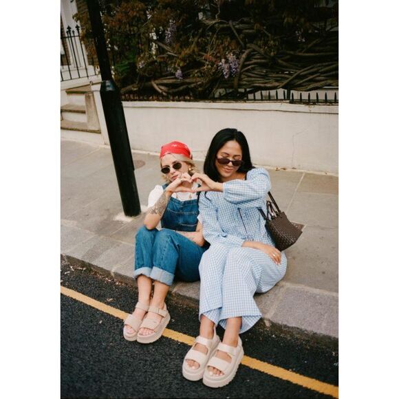 UGG Goldenglow Sandal - Picture 5 of 10